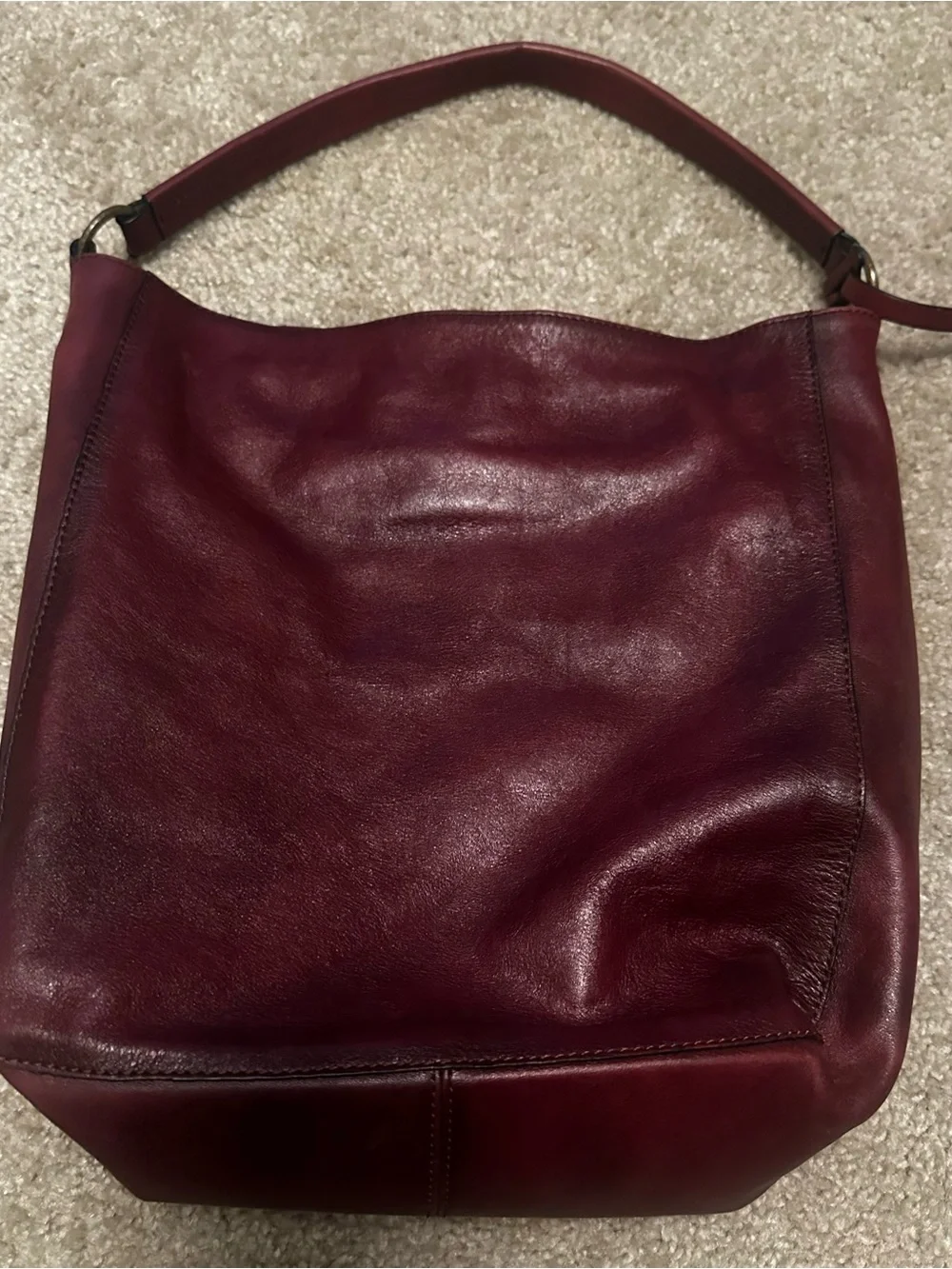 Pikolinos leather hobo handbag in a multi-tonal garnet and cuero brown color Bag